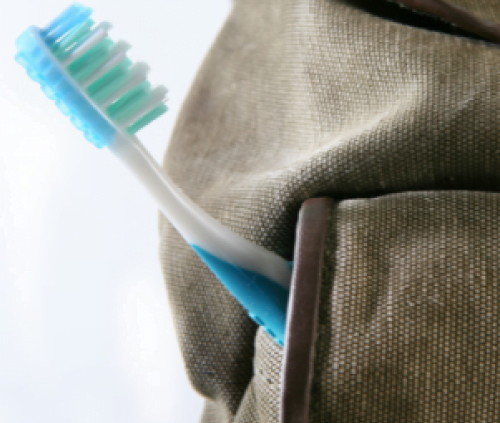 How to Maintain Oral Health While Traveling
